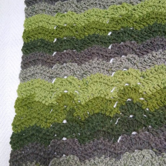 Crocheted throw blanket - Green and gray